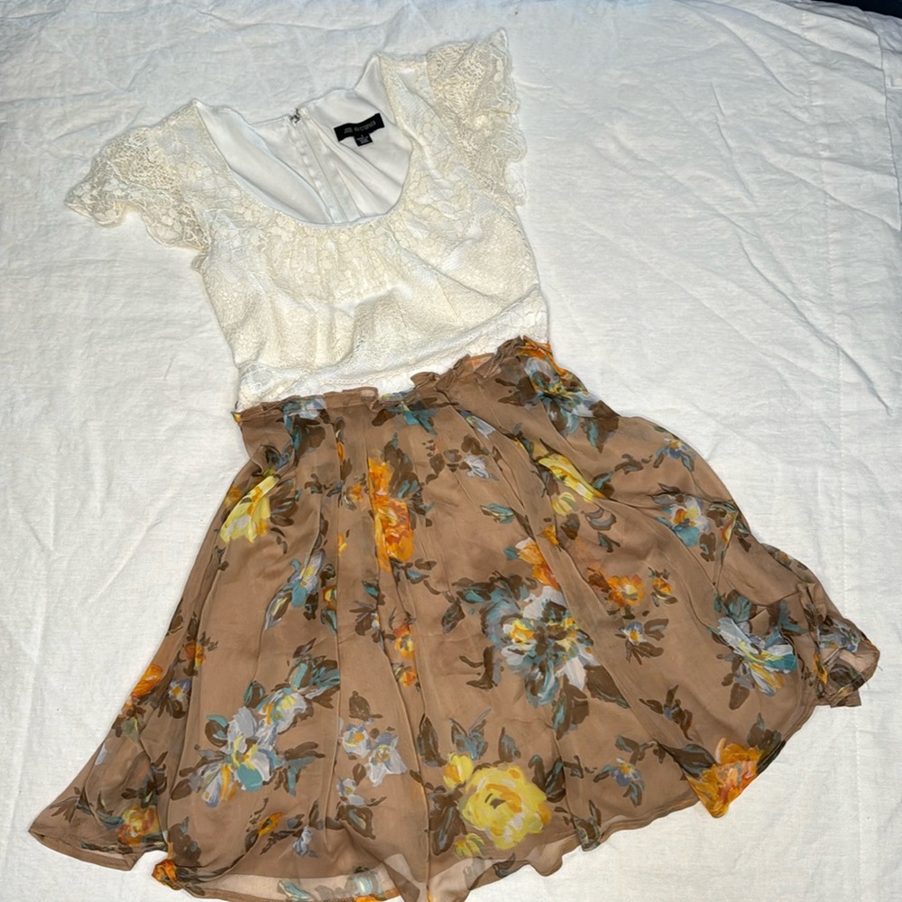 Jodi Kristopher lace top floral bottom with tulle. Size 1